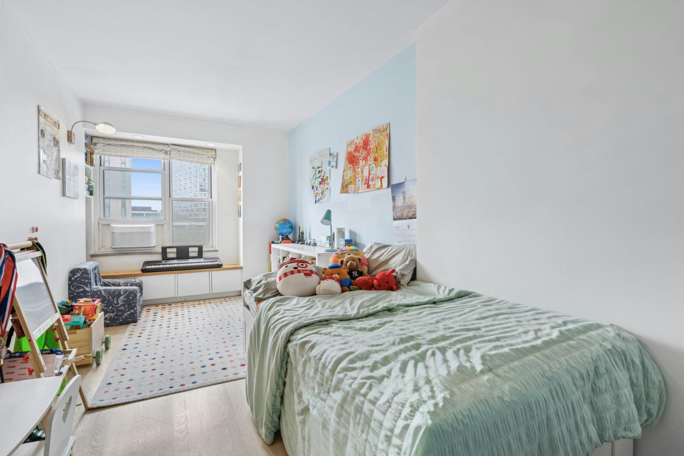 Lower East Side, New York, 10002, United States, 2 Bedrooms Bedrooms, ,2 BathroomsBathrooms,Residential,For Sale,1952953