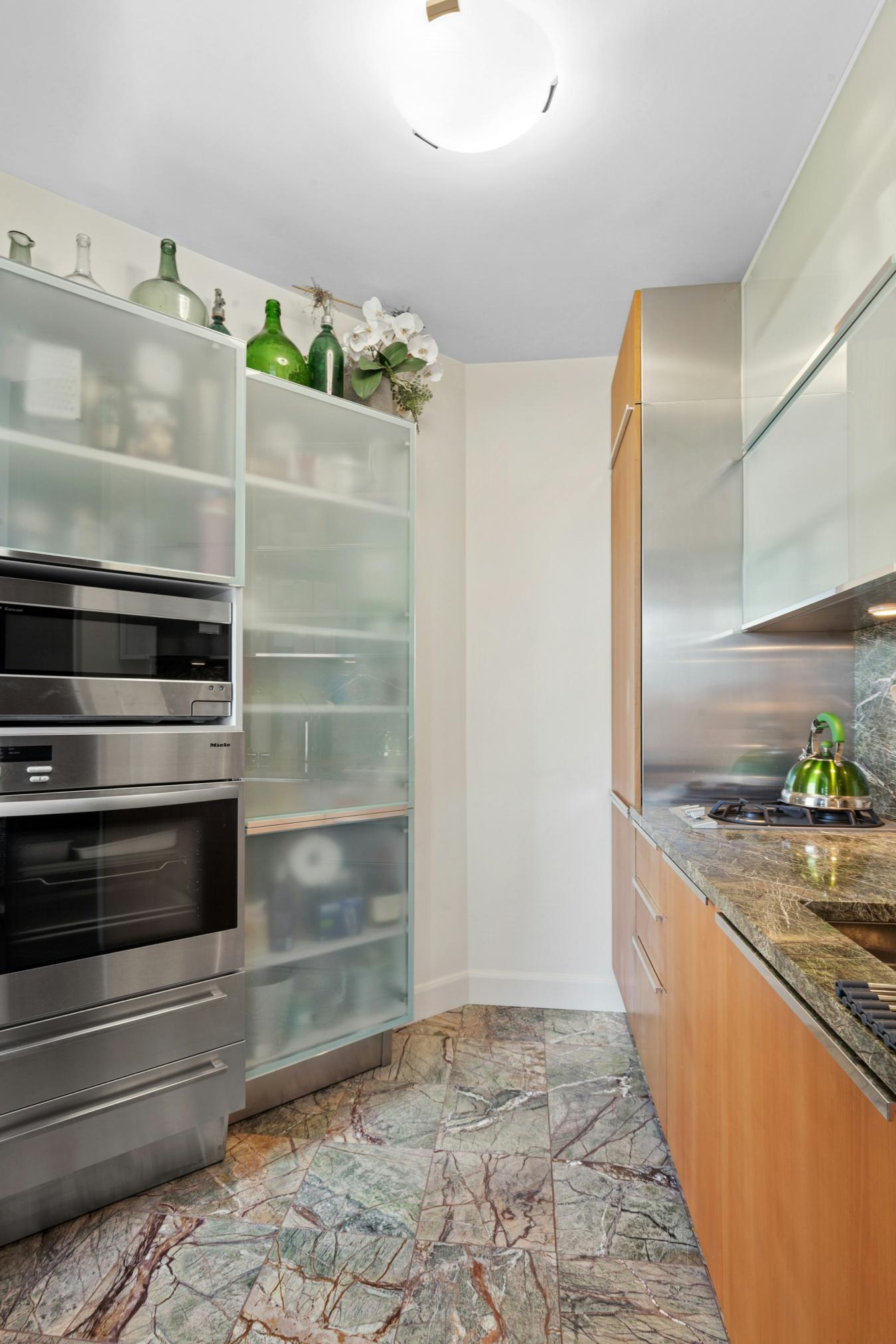 New York, New York, 10019, United States, 1 Bedroom Bedrooms, ,1 BathroomBathrooms,Residential,For Sale,1952951