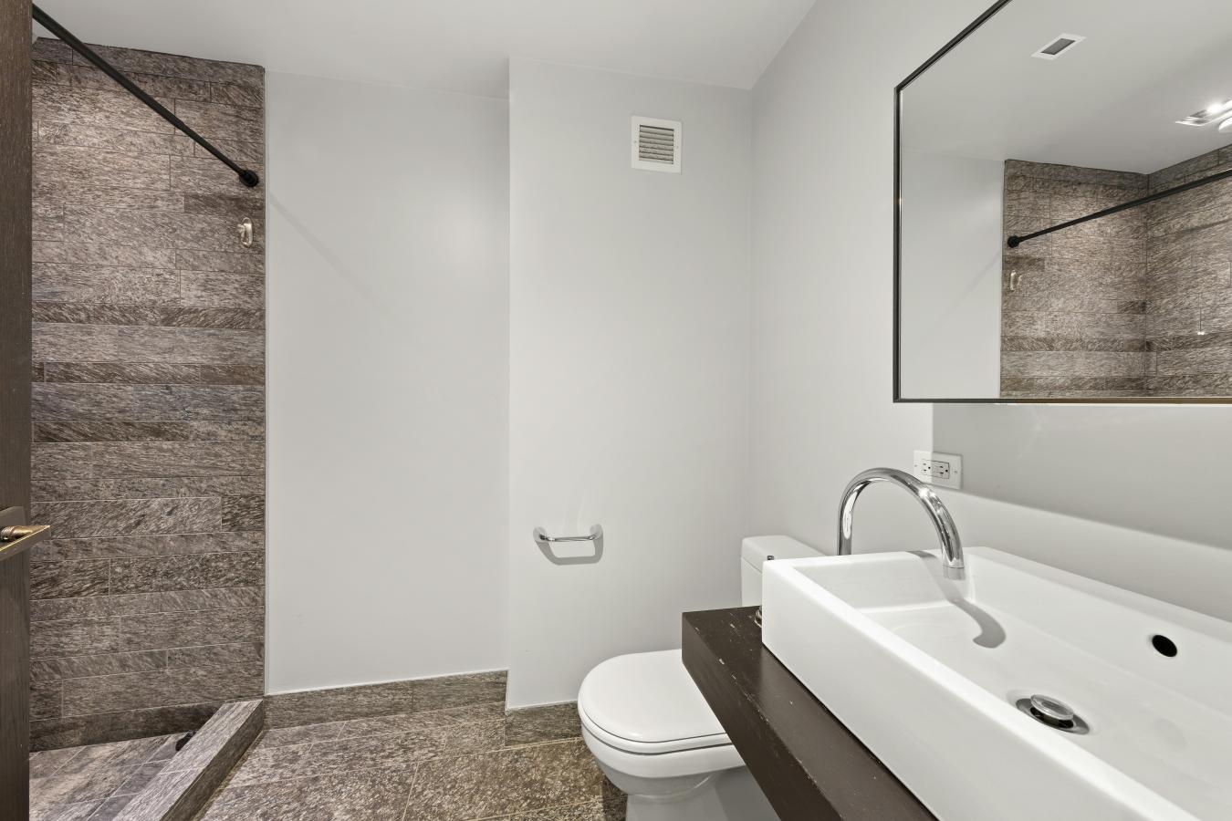 Financial District, New York, 10005, United States, 1 Bedroom Bedrooms, ,2 BathroomsBathrooms,Residential,For Sale,1952949