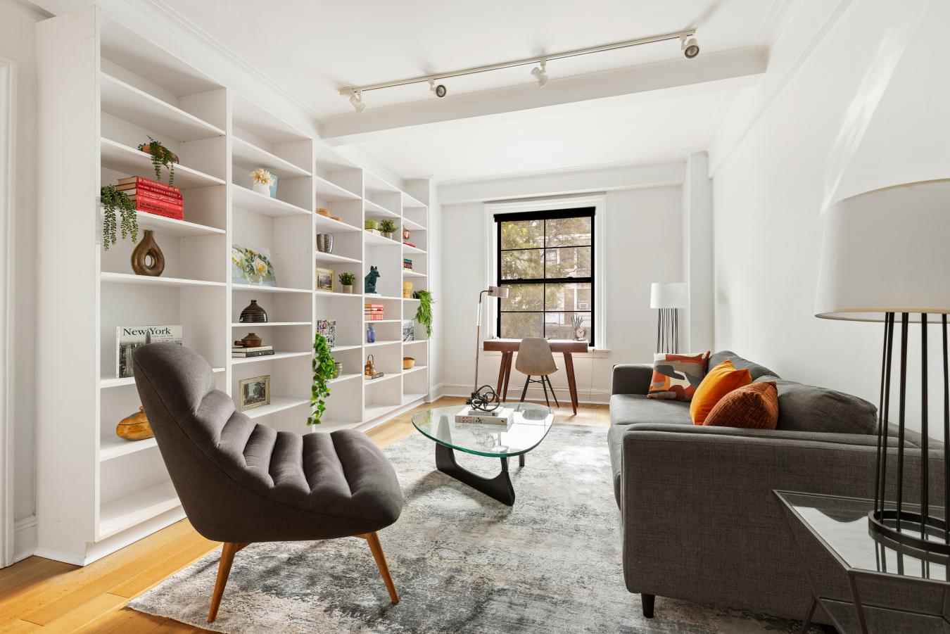 New York, New York, 10024, United States, 1 Bedroom Bedrooms, ,1 BathroomBathrooms,Residential,For Sale,1952948