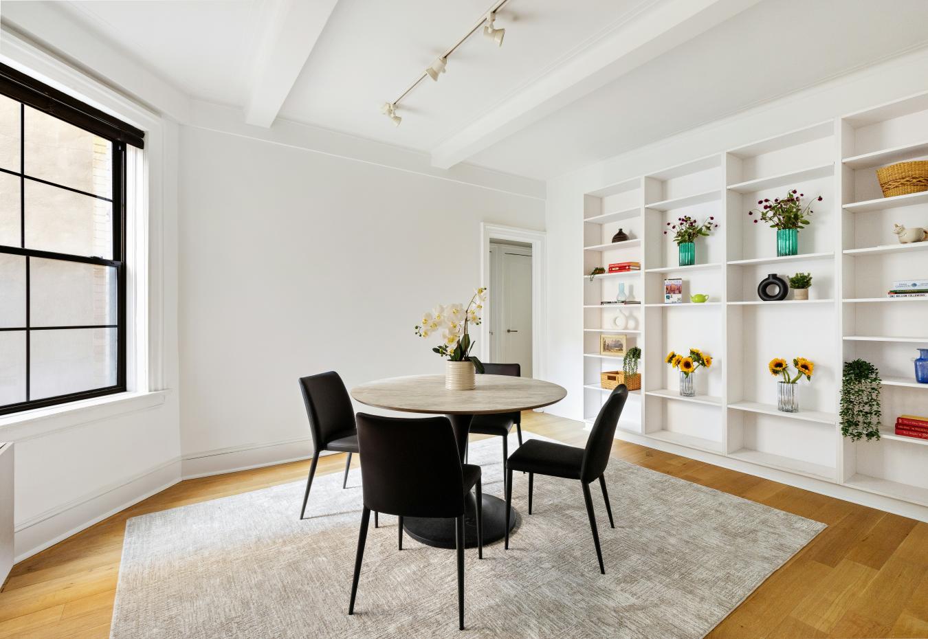 New York, New York, 10024, United States, 1 Bedroom Bedrooms, ,1 BathroomBathrooms,Residential,For Sale,1952948