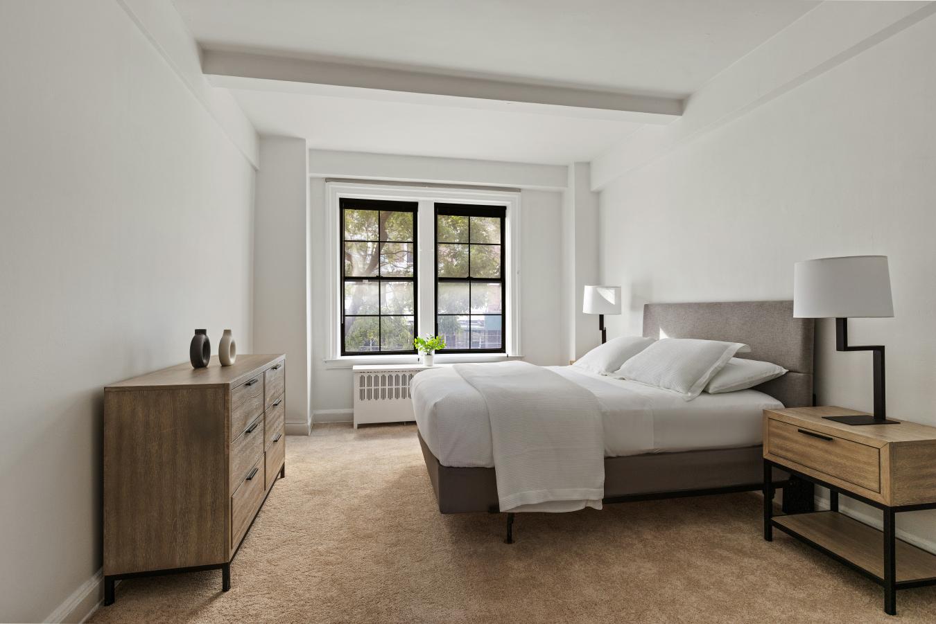 New York, New York, 10024, United States, 1 Bedroom Bedrooms, ,1 BathroomBathrooms,Residential,For Sale,1952948