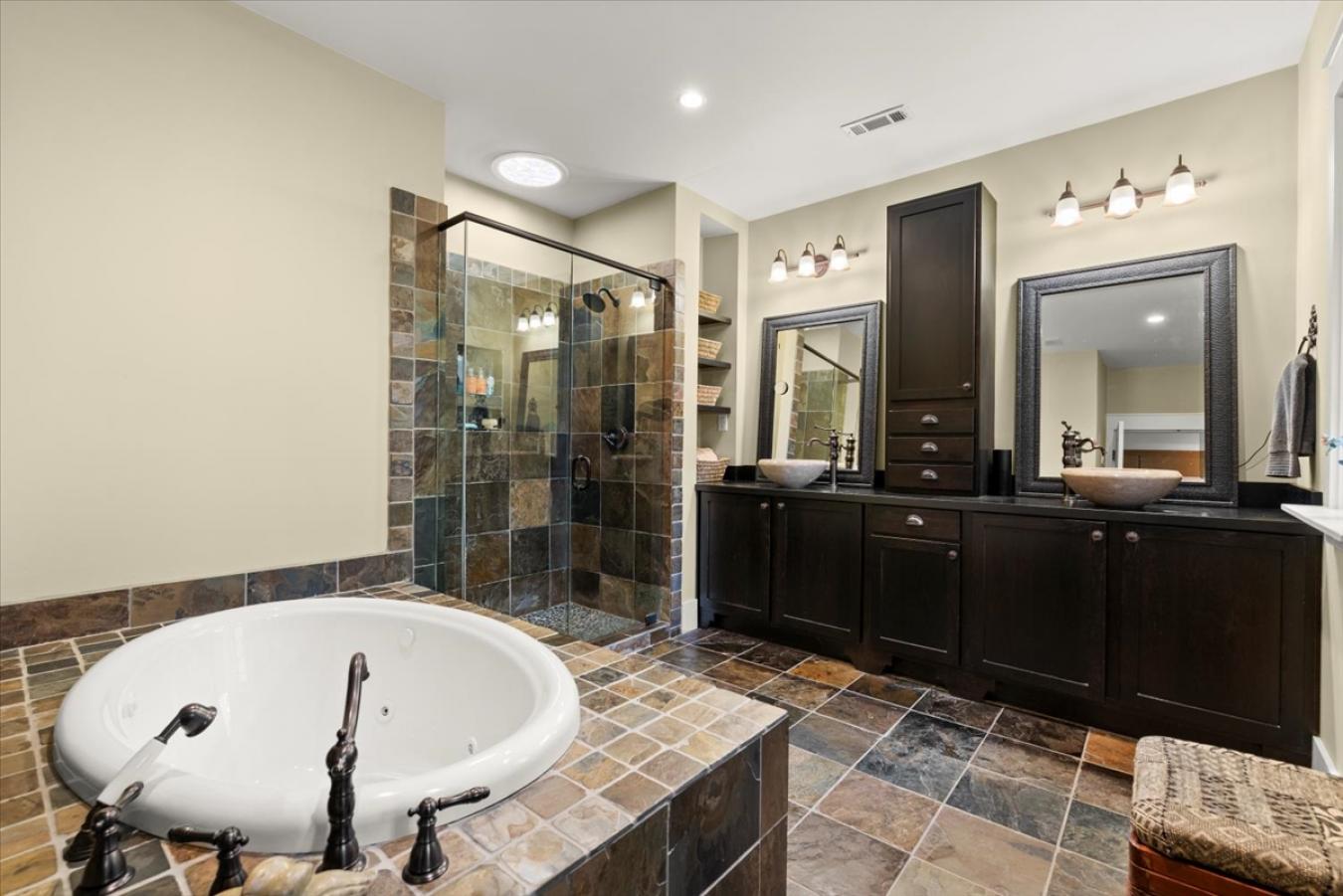 Roswell, Fulton, 30075, United States, 5 Bedrooms Bedrooms, ,5 BathroomsBathrooms,Residential,For Sale,1952943