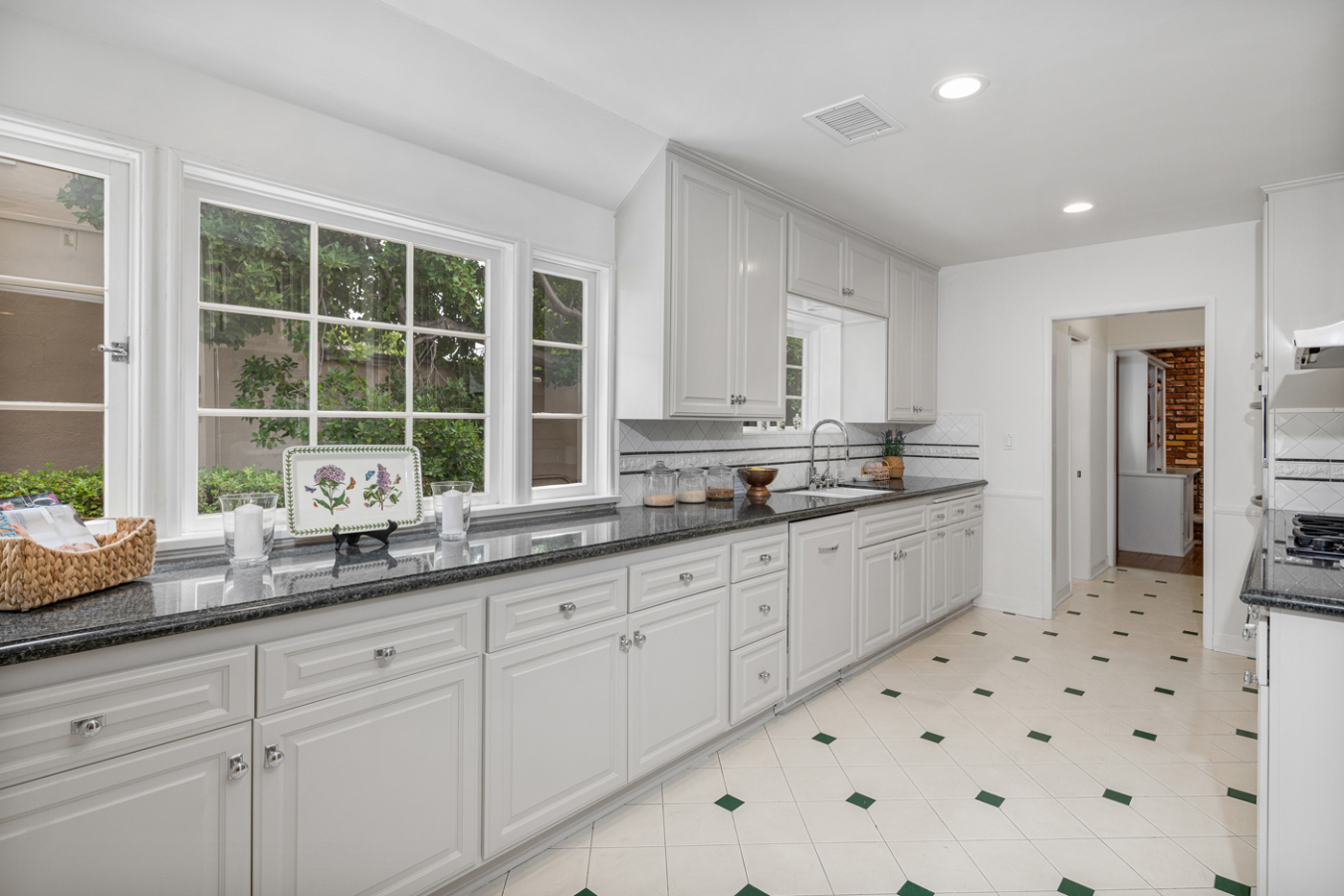 San Marino, Los Angeles, 91108, United States, 4 Bedrooms Bedrooms, ,2 BathroomsBathrooms,Residential,For Sale,1952939