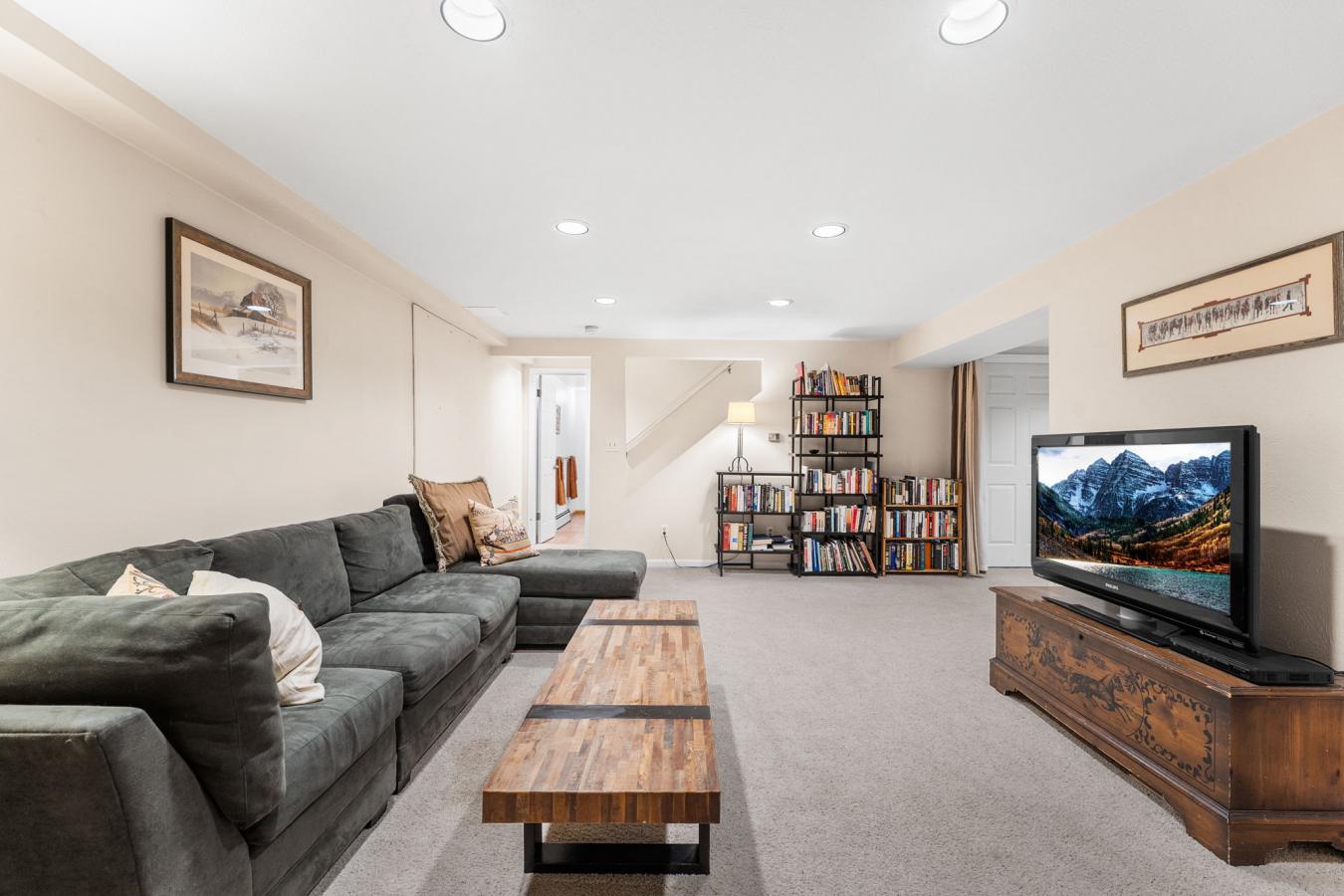 Littleton, Arapahoe, 80123, United States, 5 Bedrooms Bedrooms, ,3 BathroomsBathrooms,Residential,For Sale,1952936
