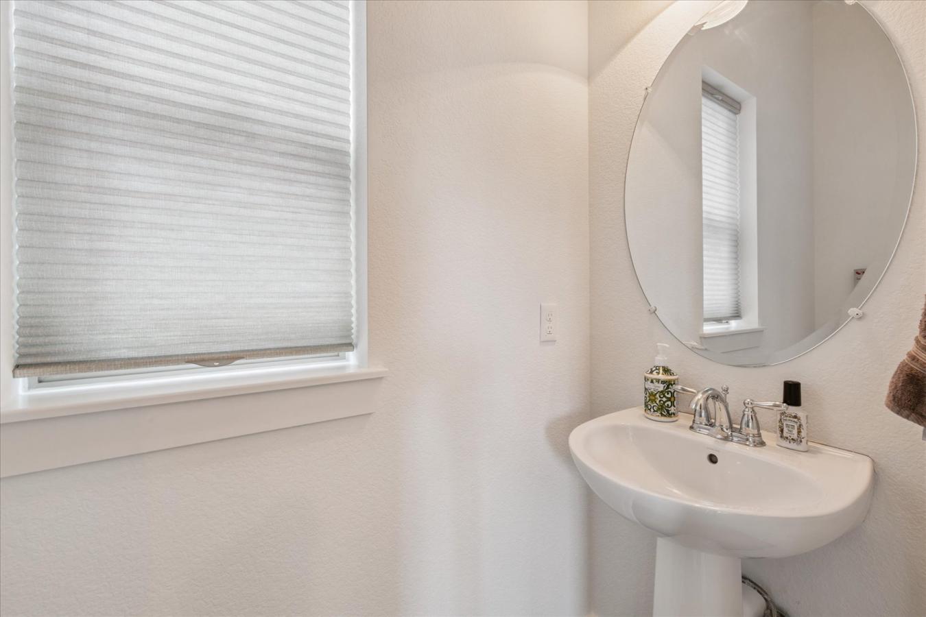 Denver, Denver, 80206, United States, 4 Bedrooms Bedrooms, ,3 BathroomsBathrooms,Residential,For Sale,1952935
