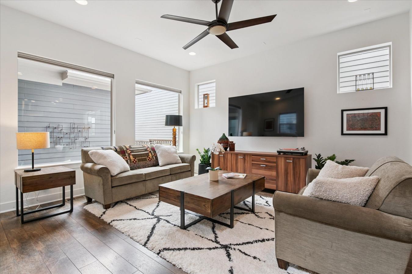 Denver, Denver, 80206, United States, 4 Bedrooms Bedrooms, ,3 BathroomsBathrooms,Residential,For Sale,1952935