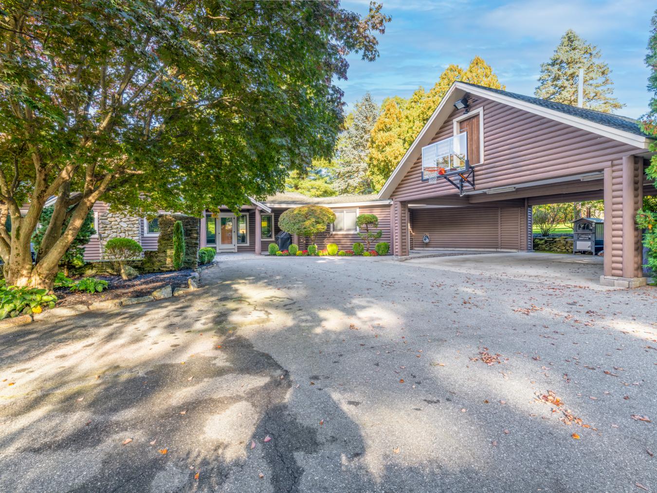 Smithfield, Providence, 02917, United States, 3 Bedrooms Bedrooms, ,2 BathroomsBathrooms,Residential,For Sale,1953585