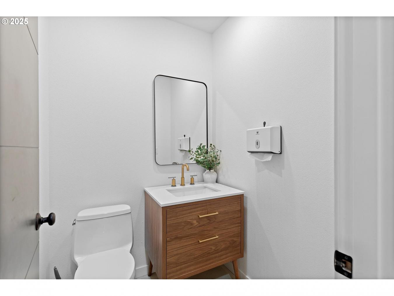 Portland, Multnomah, 97202, United States, ,Residential,For Sale,1953206