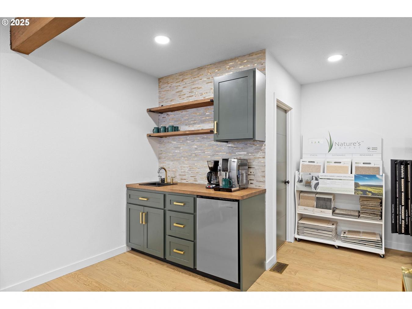 Portland, Multnomah, 97202, United States, ,Residential,For Sale,1953206