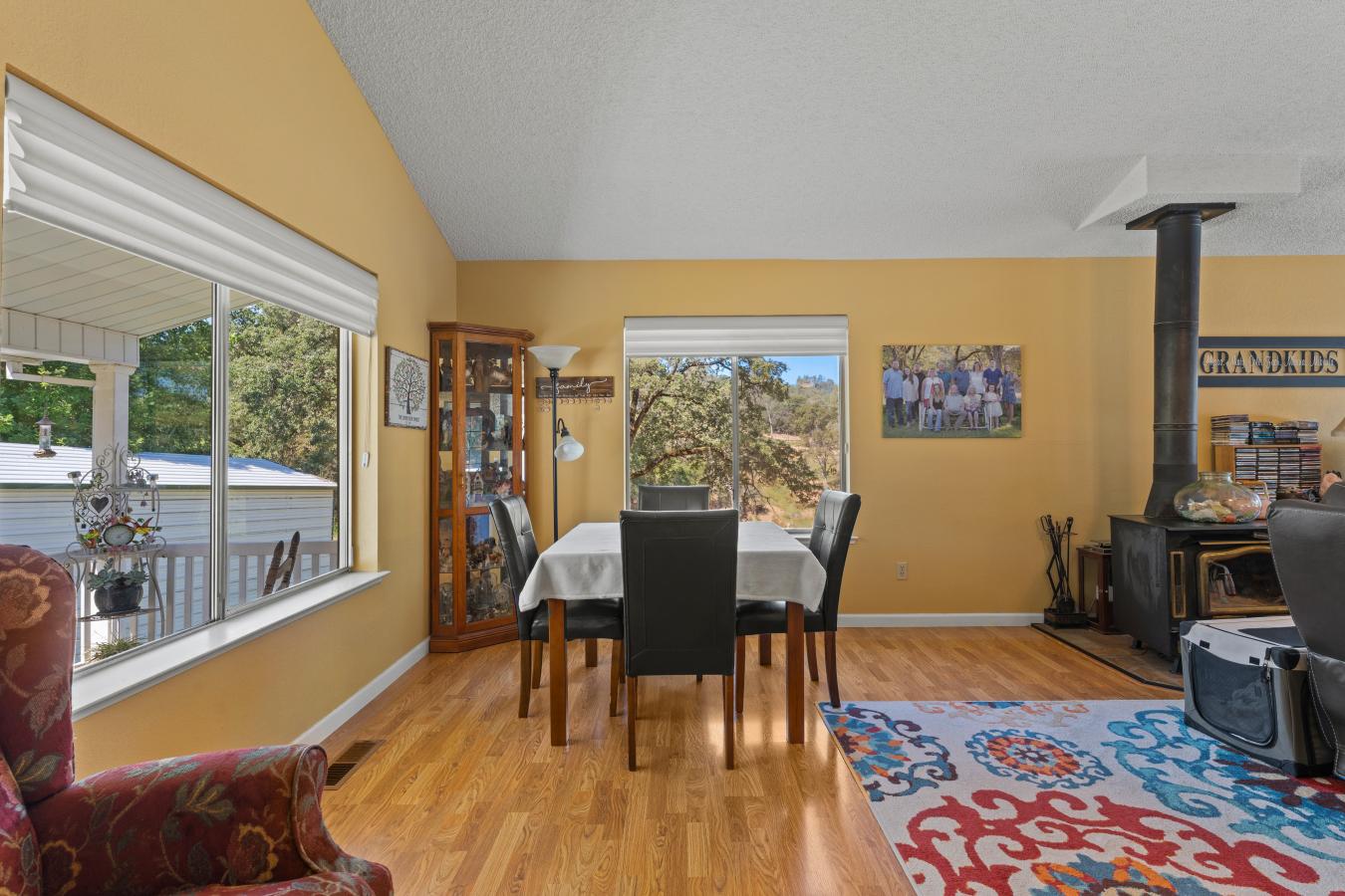 Smartsville, Nevada, 95977, United States, 6 Bedrooms Bedrooms, ,2 BathroomsBathrooms,Residential,For Sale,1953203