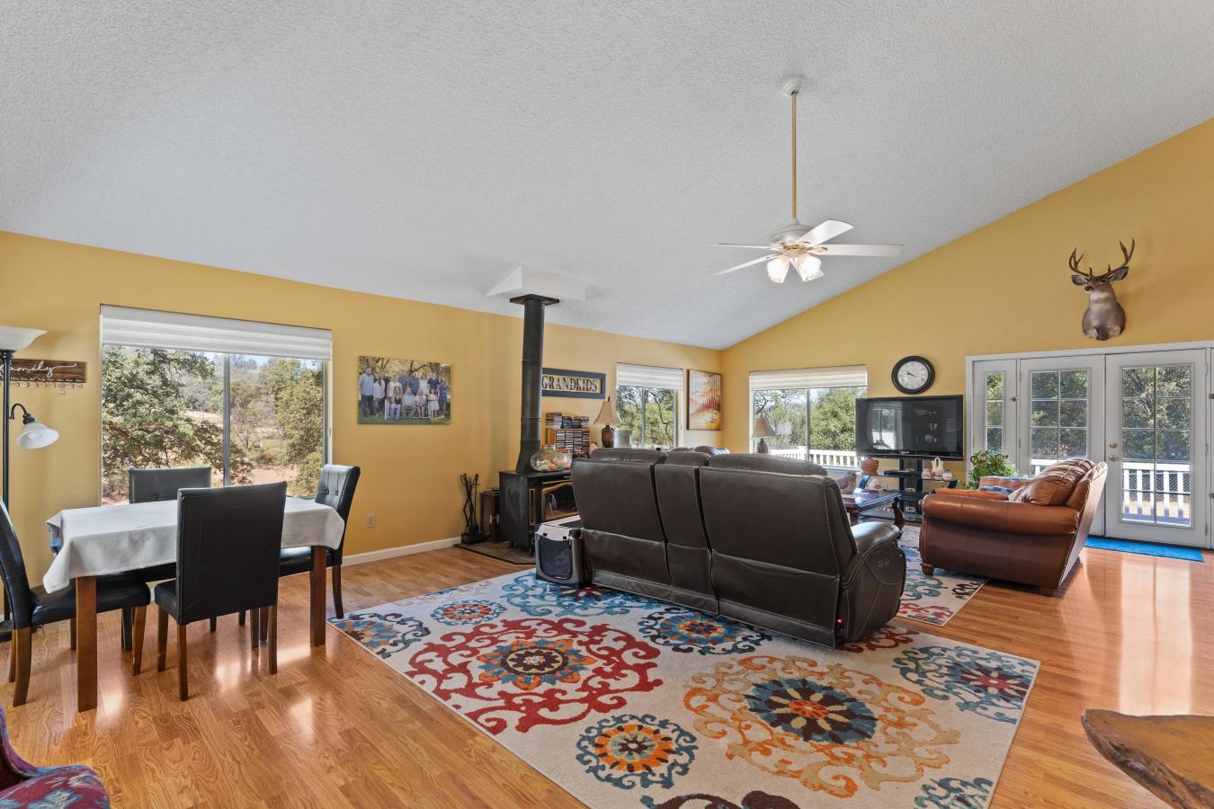 Smartsville, Nevada, 95977, United States, 6 Bedrooms Bedrooms, ,2 BathroomsBathrooms,Residential,For Sale,1953203