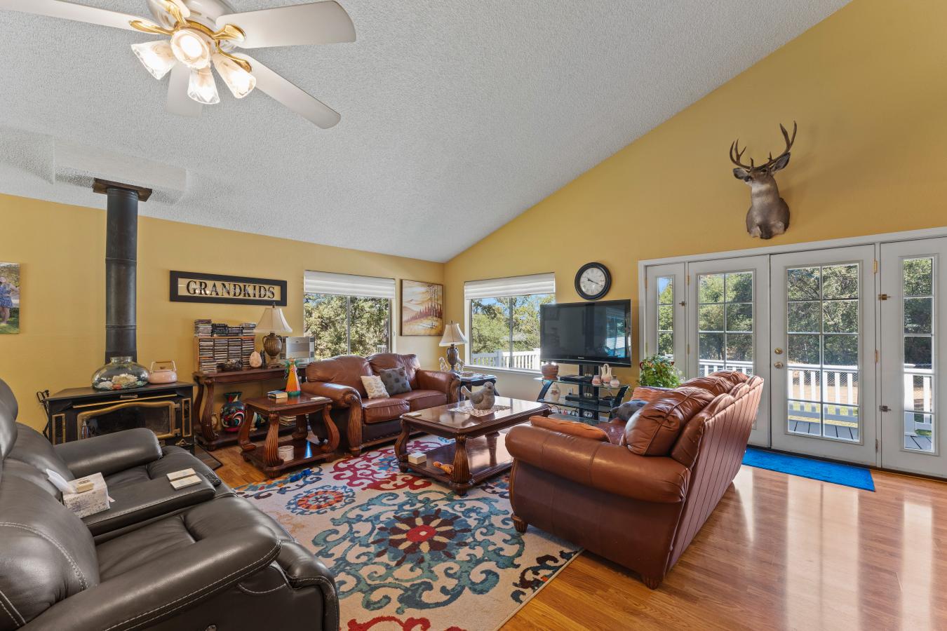 Smartsville, Nevada, 95977, United States, 6 Bedrooms Bedrooms, ,2 BathroomsBathrooms,Residential,For Sale,1953203