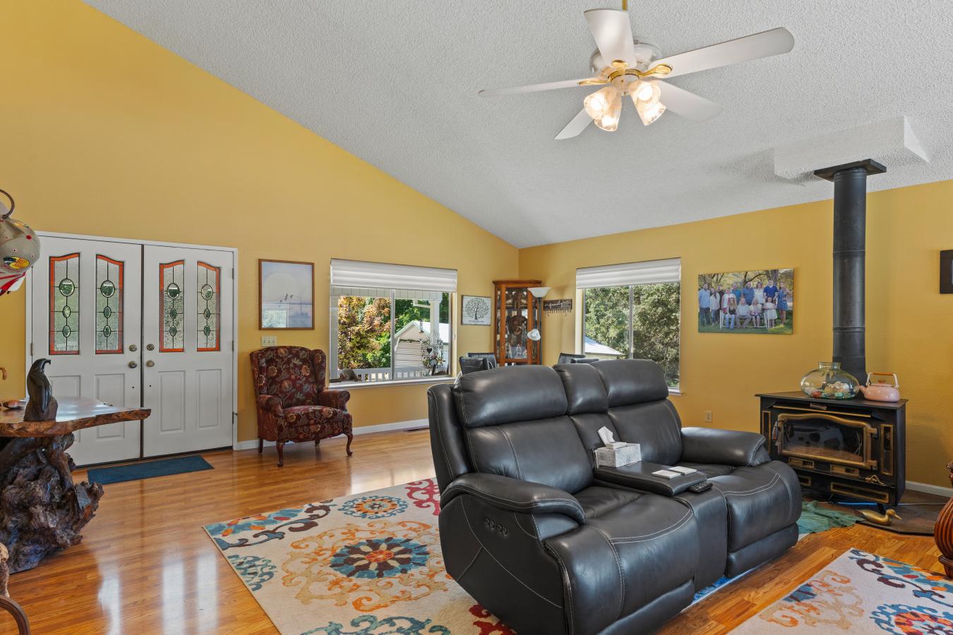 Smartsville, Nevada, 95977, United States, 6 Bedrooms Bedrooms, ,2 BathroomsBathrooms,Residential,For Sale,1953203
