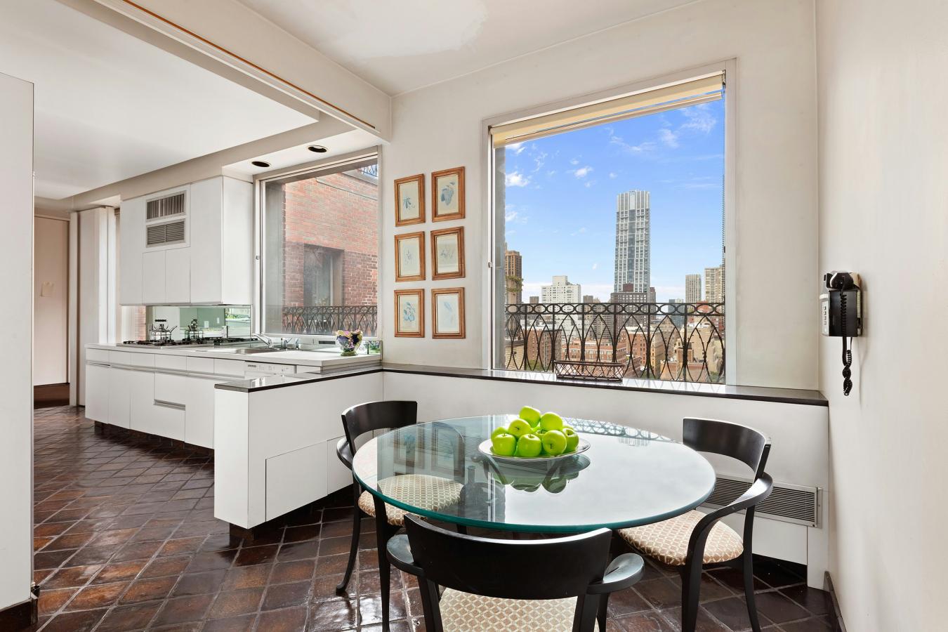 New York, New York, 10023, United States, 3 Bedrooms Bedrooms, ,4 BathroomsBathrooms,Residential,For Sale,1953583