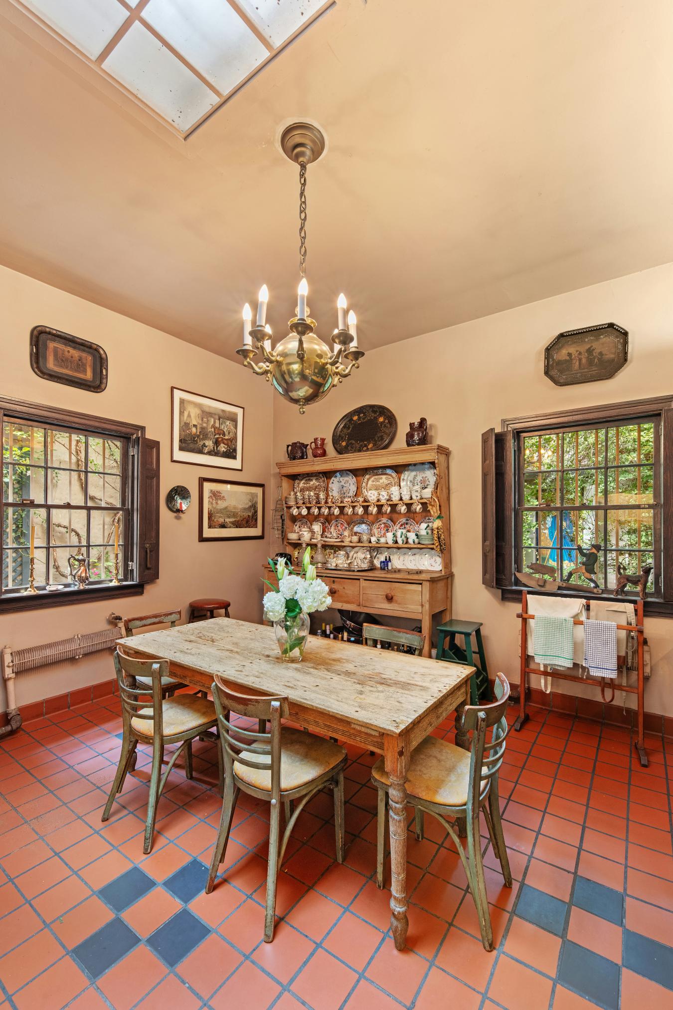 Soho, New York, 10012, United States, 6 Bedrooms Bedrooms, ,3 BathroomsBathrooms,Residential,For Sale,1953582