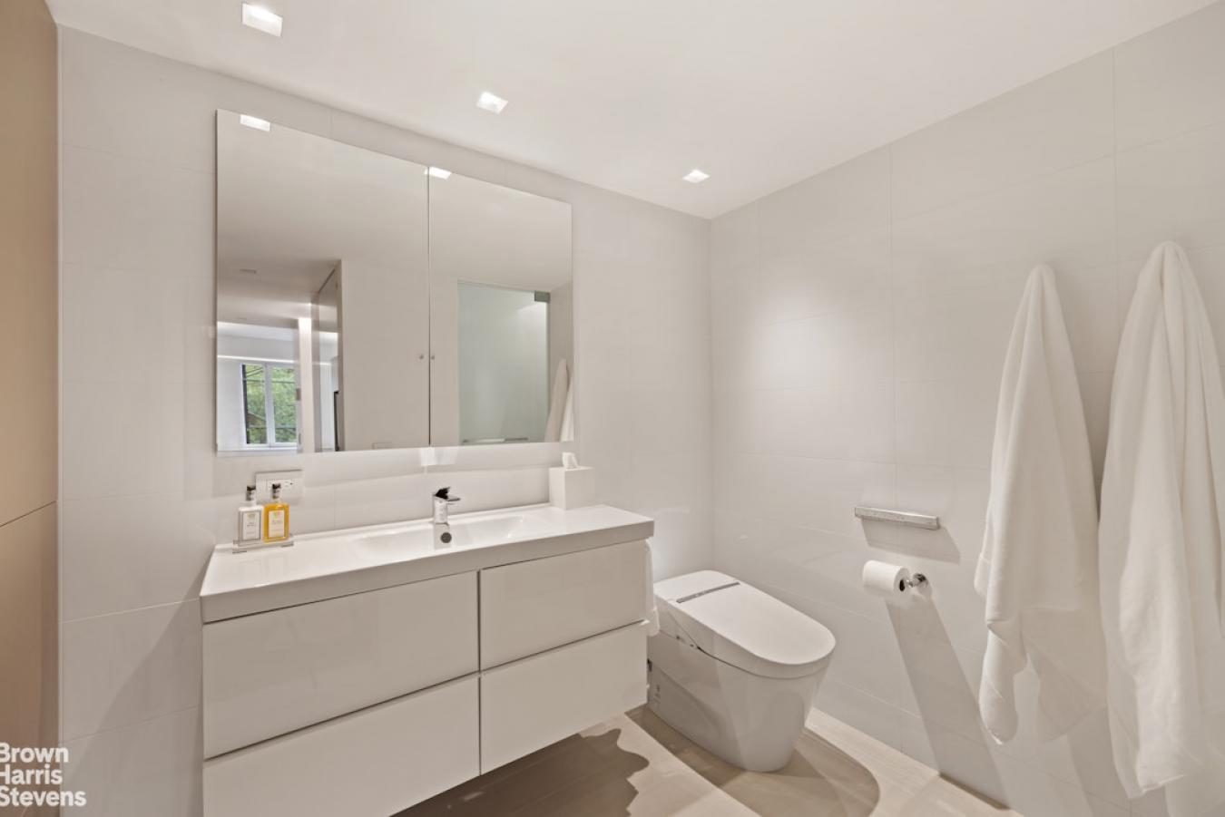 New York, New York, 10021, United States, 1 Bedroom Bedrooms, ,1 BathroomBathrooms,Residential,For Sale,1953580