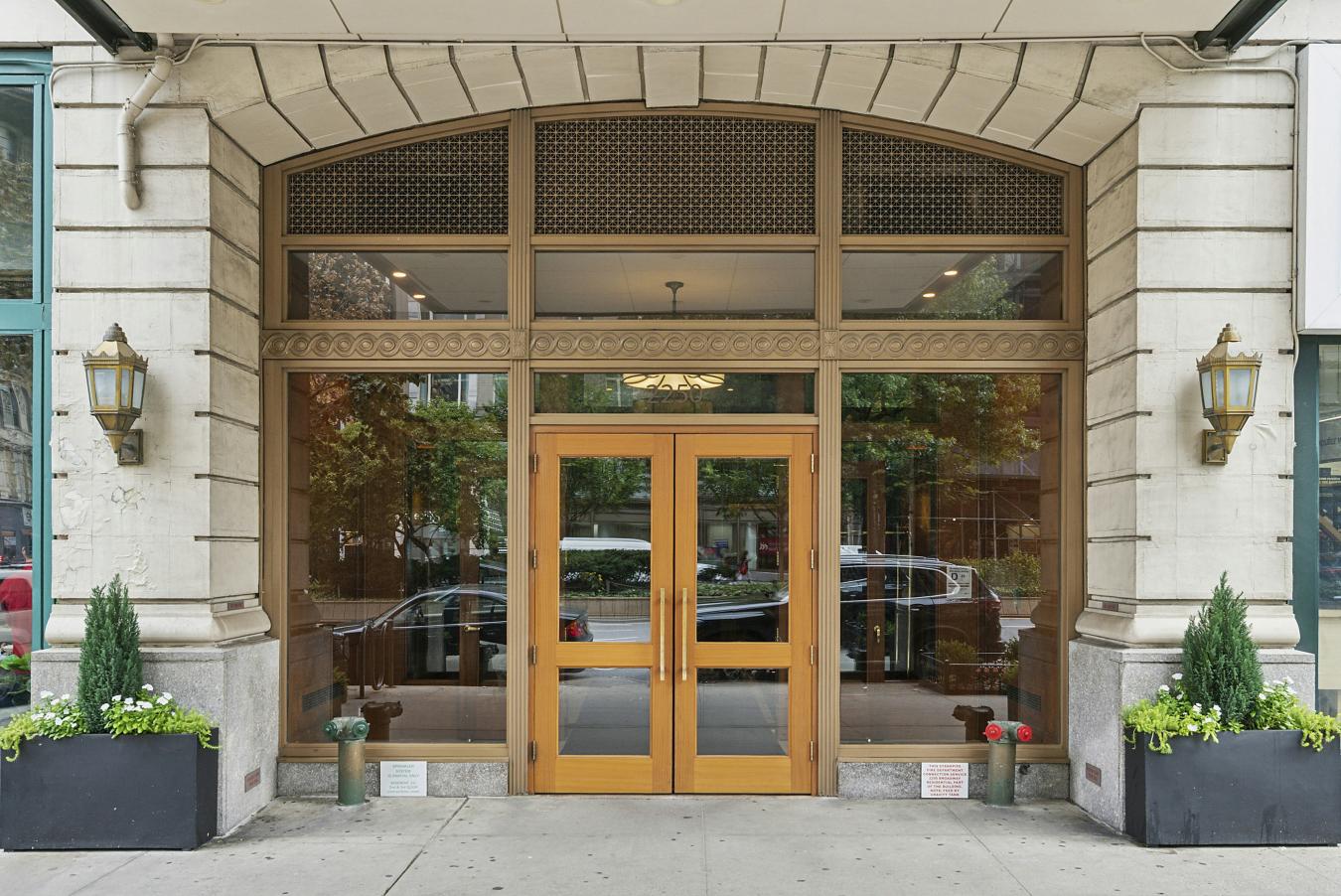 New York, New York, 10024, United States, 2 Bedrooms Bedrooms, ,2 BathroomsBathrooms,Residential,For Sale,1953199