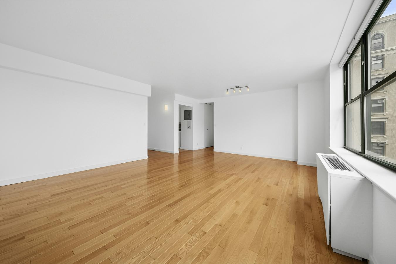New York, New York, 10024, United States, 2 Bedrooms Bedrooms, ,2 BathroomsBathrooms,Residential,For Sale,1953199