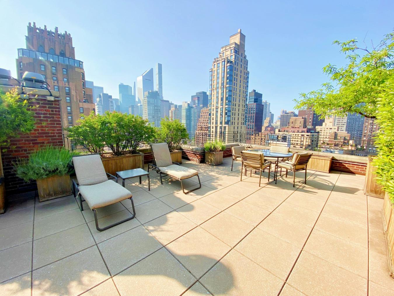 New York, New York, 10022, United States, 3 Bedrooms Bedrooms, ,2 BathroomsBathrooms,Residential,For Sale,1953194