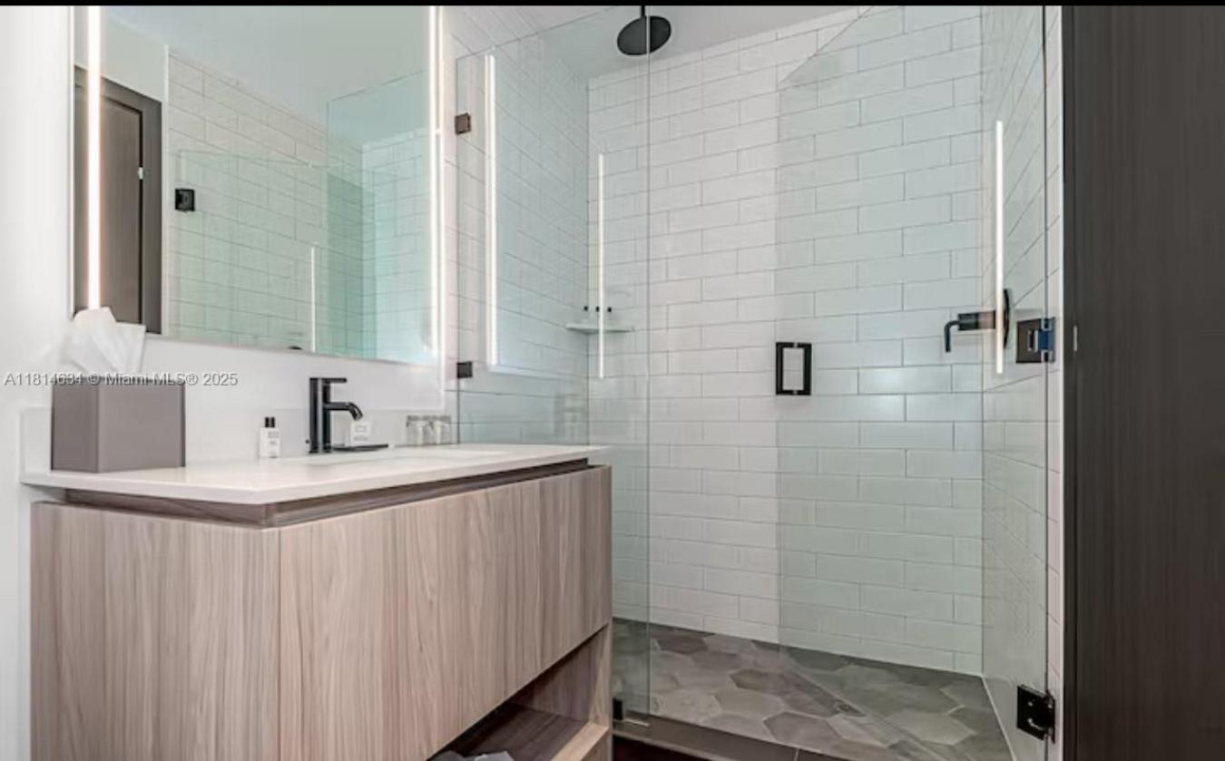 Miami, Miami-Dade County, 33132, United States, 3 Bedrooms Bedrooms, ,2 BathroomsBathrooms,Residential,For Sale,1953562