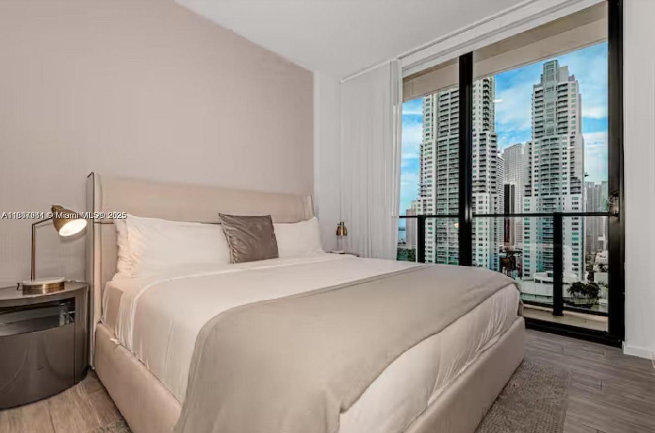 Miami, Miami-Dade County, 33132, United States, 3 Bedrooms Bedrooms, ,2 BathroomsBathrooms,Residential,For Sale,1953562