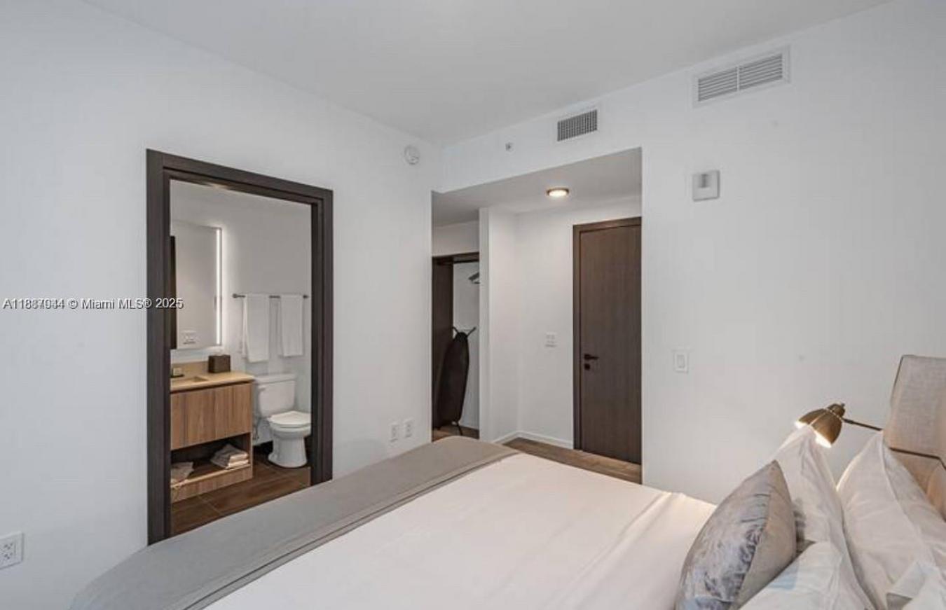 Miami, Miami-Dade County, 33132, United States, 3 Bedrooms Bedrooms, ,2 BathroomsBathrooms,Residential,For Sale,1953562