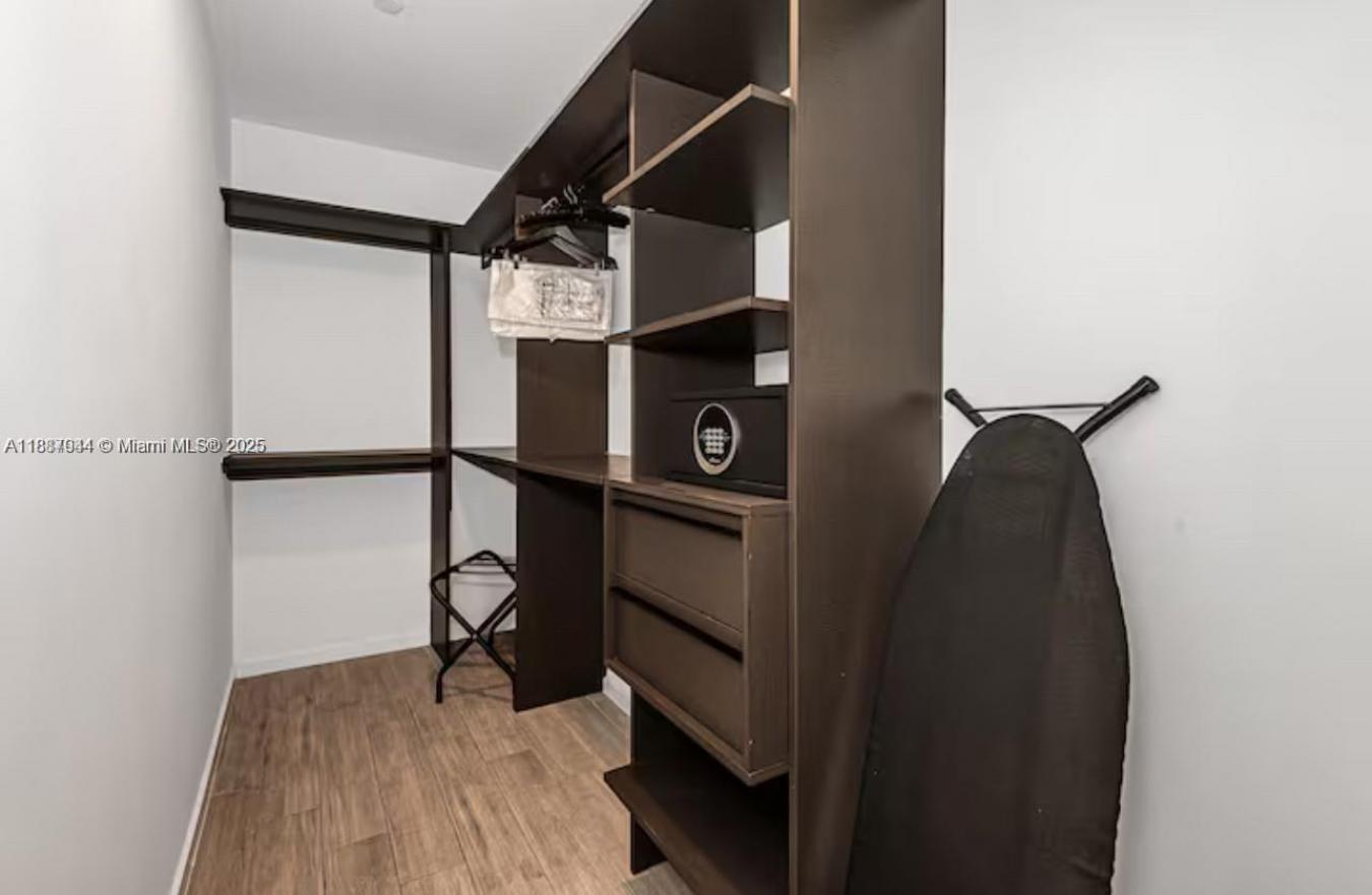 Miami, Miami-Dade County, 33132, United States, 3 Bedrooms Bedrooms, ,2 BathroomsBathrooms,Residential,For Sale,1953562