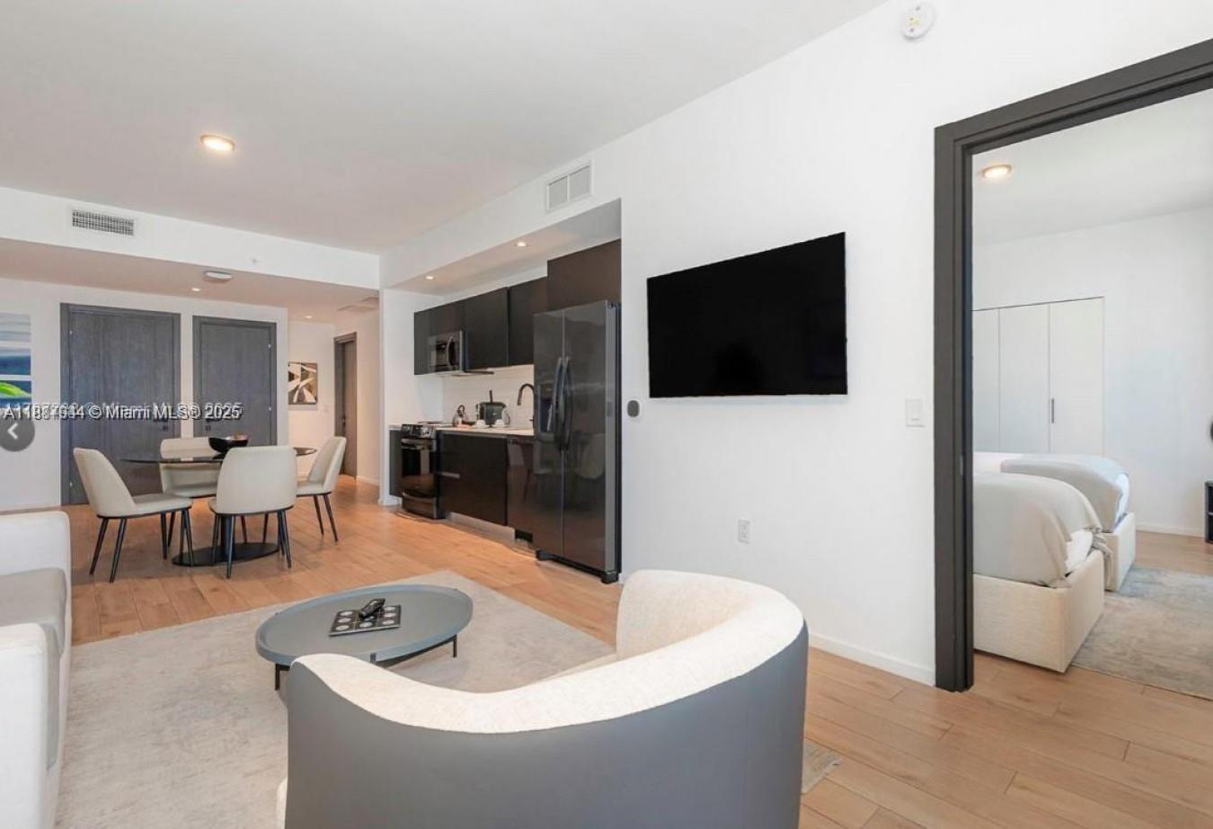 Miami, Miami-Dade County, 33132, United States, 3 Bedrooms Bedrooms, ,2 BathroomsBathrooms,Residential,For Sale,1953562