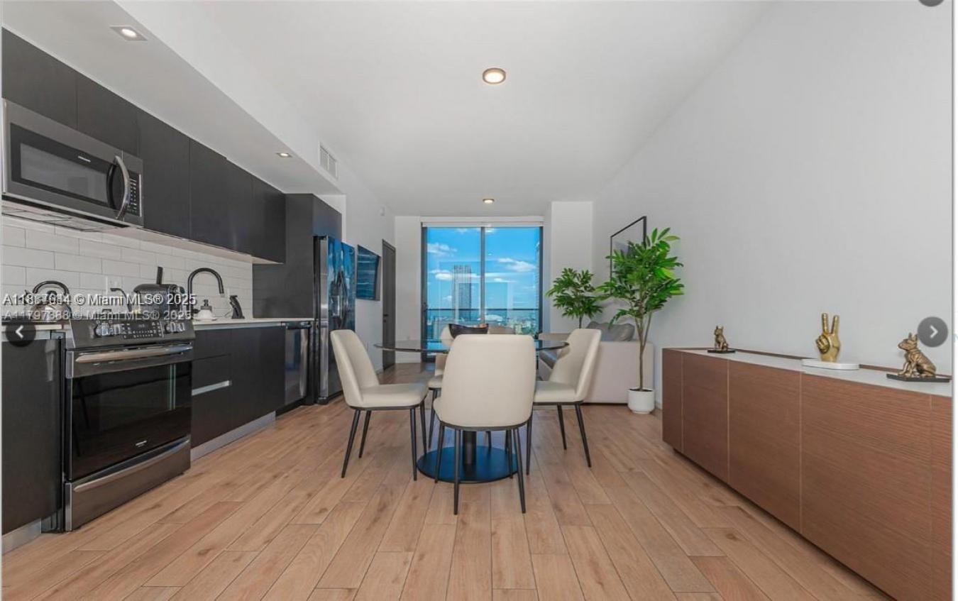 Miami, Miami-Dade County, 33132, United States, 3 Bedrooms Bedrooms, ,2 BathroomsBathrooms,Residential,For Sale,1953562