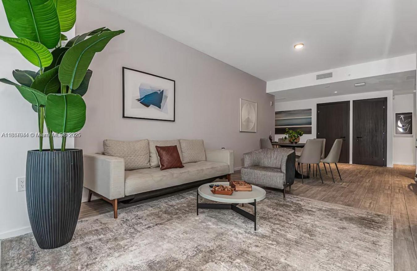 Miami, Miami-Dade County, 33132, United States, 3 Bedrooms Bedrooms, ,2 BathroomsBathrooms,Residential,For Sale,1953562