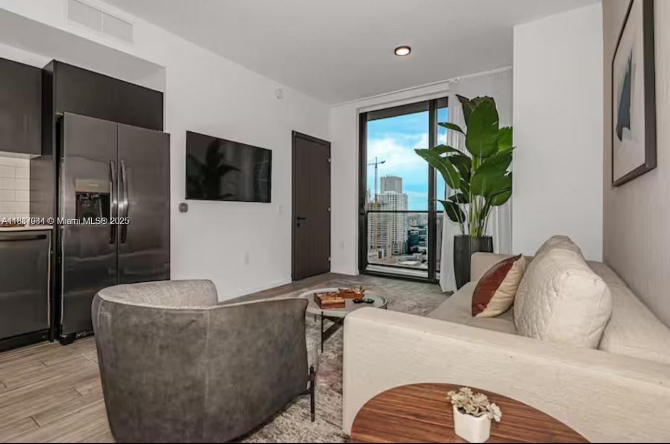 Miami, Miami-Dade County, 33132, United States, 3 Bedrooms Bedrooms, ,2 BathroomsBathrooms,Residential,For Sale,1953562