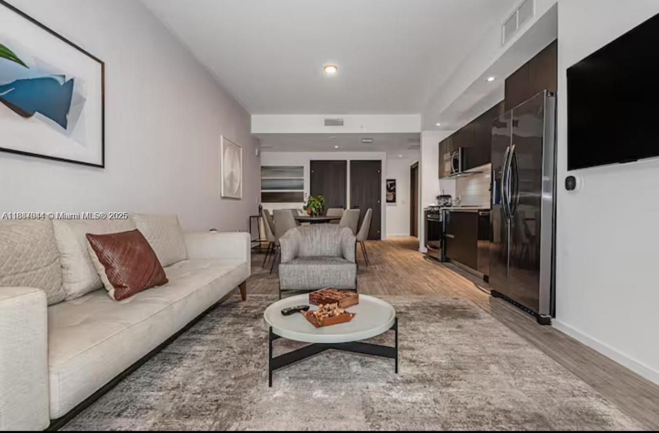 Miami, Miami-Dade County, 33132, United States, 3 Bedrooms Bedrooms, ,2 BathroomsBathrooms,Residential,For Sale,1953562