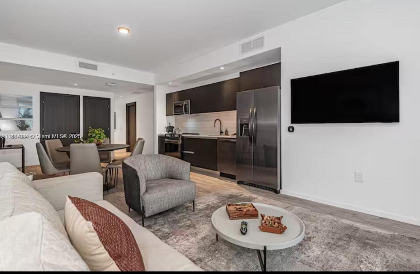 Miami, Miami-Dade County, 33132, United States, 3 Bedrooms Bedrooms, ,2 BathroomsBathrooms,Residential,For Sale,1953562