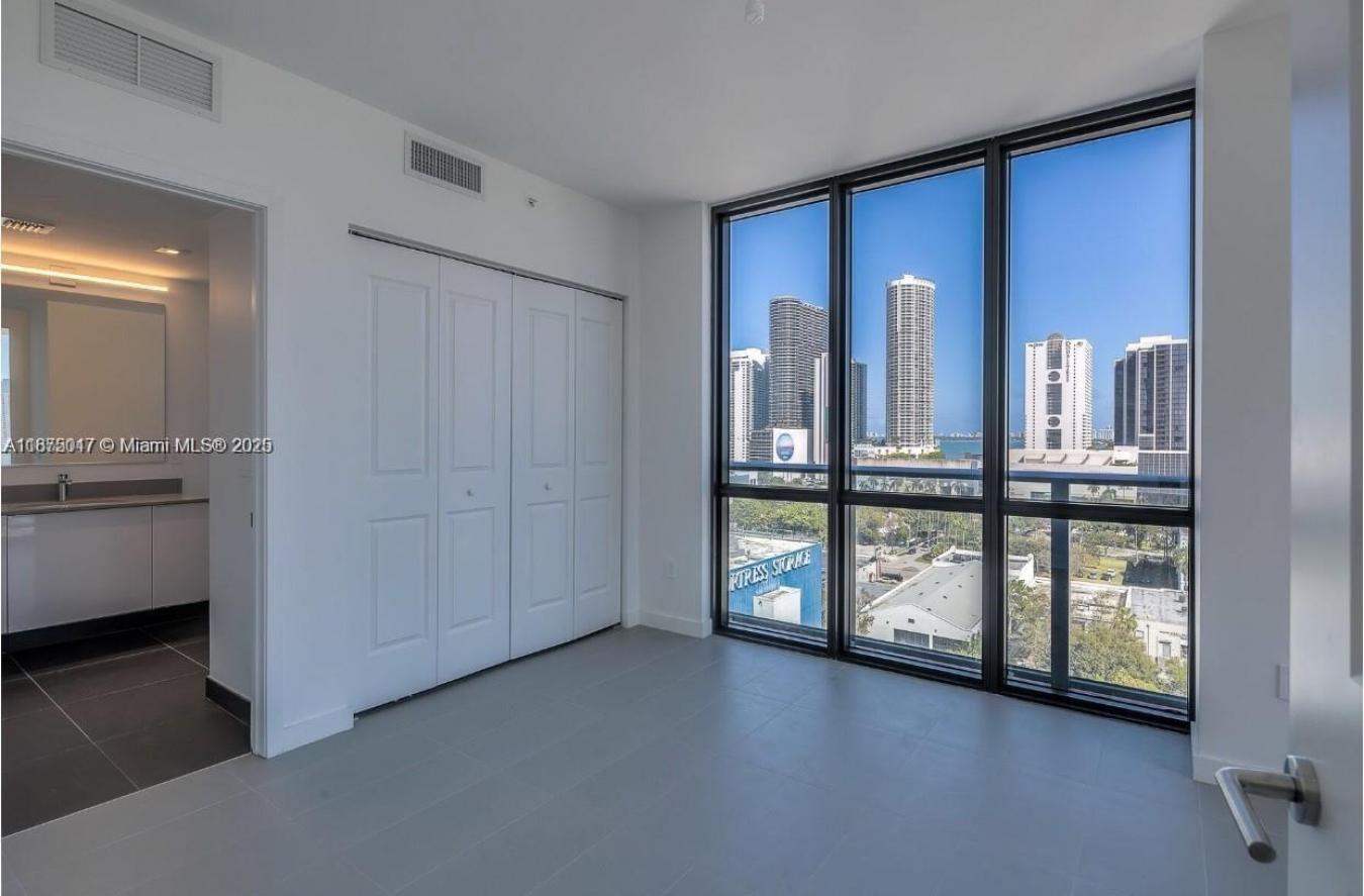 Enchanting 2/2 Corner with breathtaking views of Miami Urban skyline & – image 11