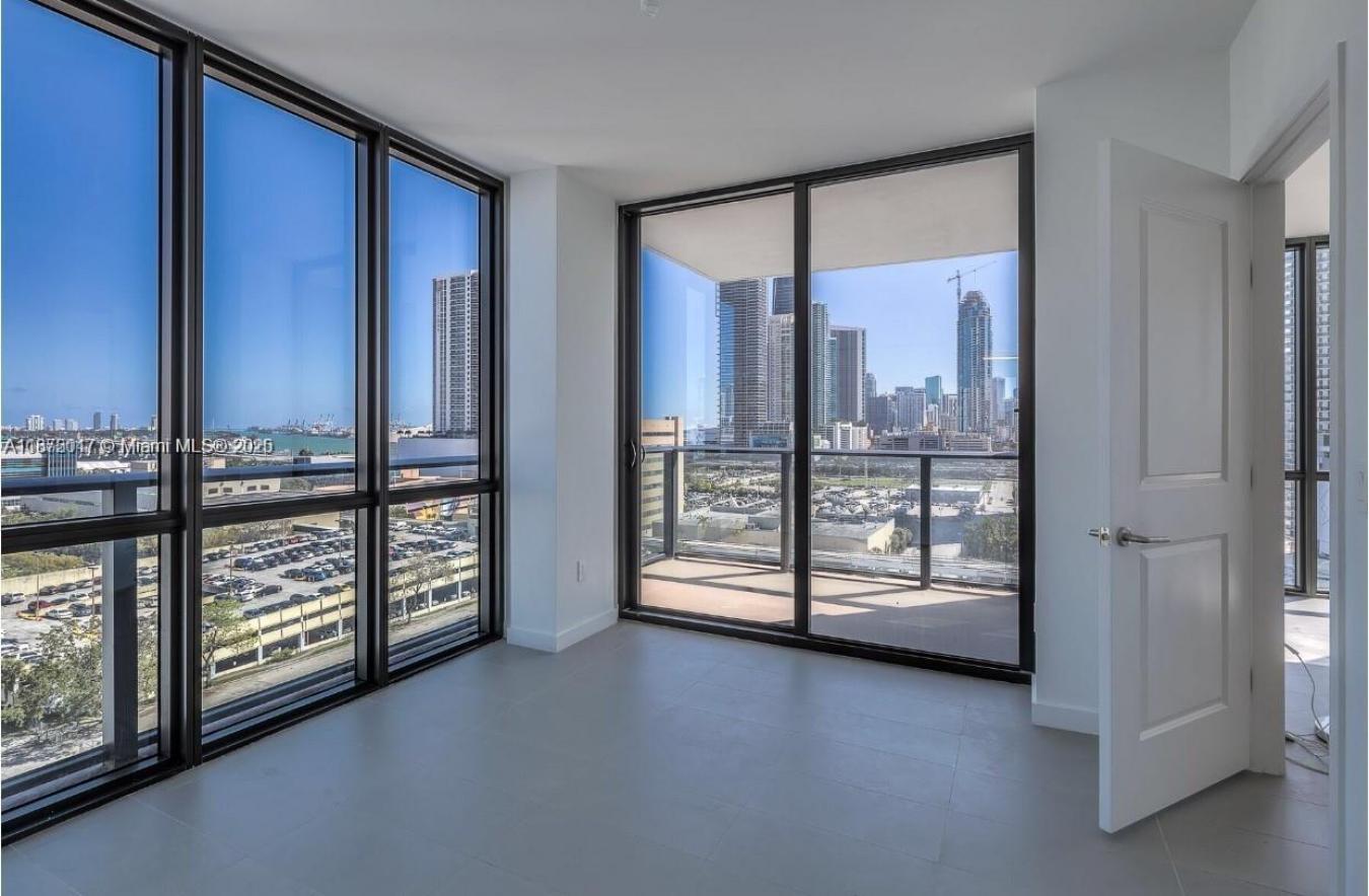 Enchanting 2/2 Corner with breathtaking views of Miami Urban skyline & – image 12