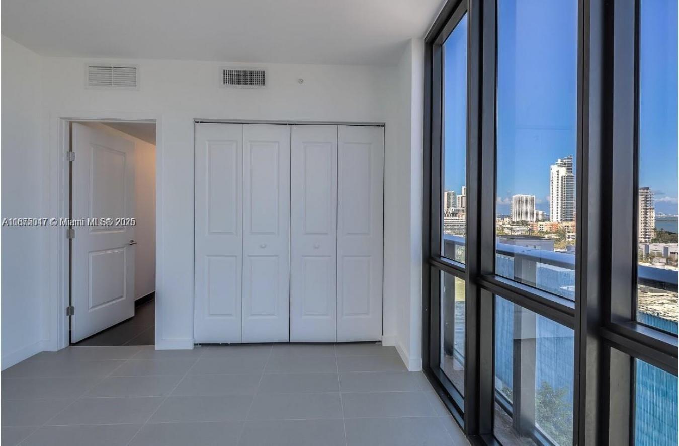 Enchanting 2/2 Corner with breathtaking views of Miami Urban skyline & – image 13