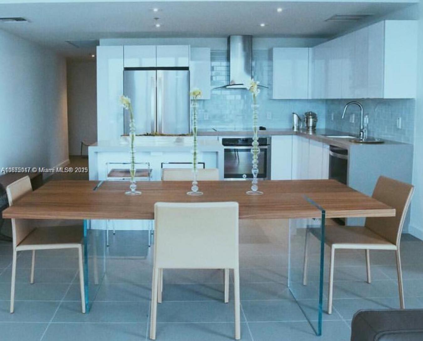 Enchanting 2/2 Corner with breathtaking views of Miami Urban skyline & – image 6