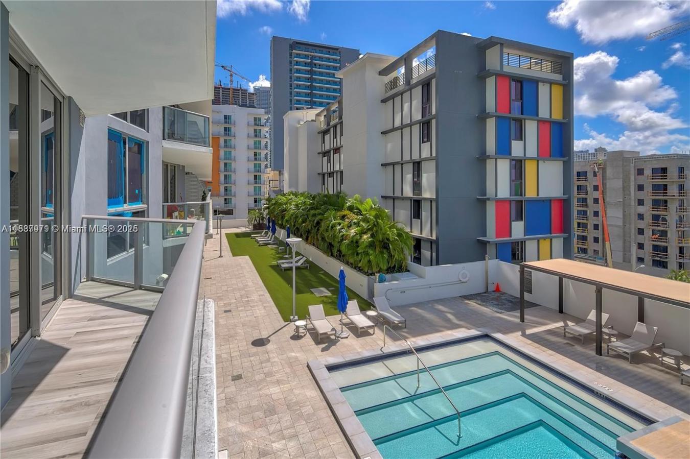 Be the lucky one to live in this beautiful CORNER UNIT with 2/2 and 1/ – image 1