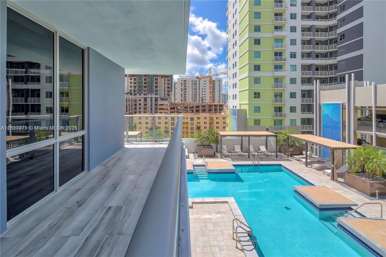 Be the lucky one to live in this beautiful CORNER UNIT with 2/2 and 1/ – image 18