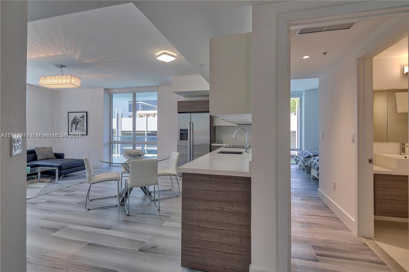 Be the lucky one to live in this beautiful CORNER UNIT with 2/2 and 1/ – image 4