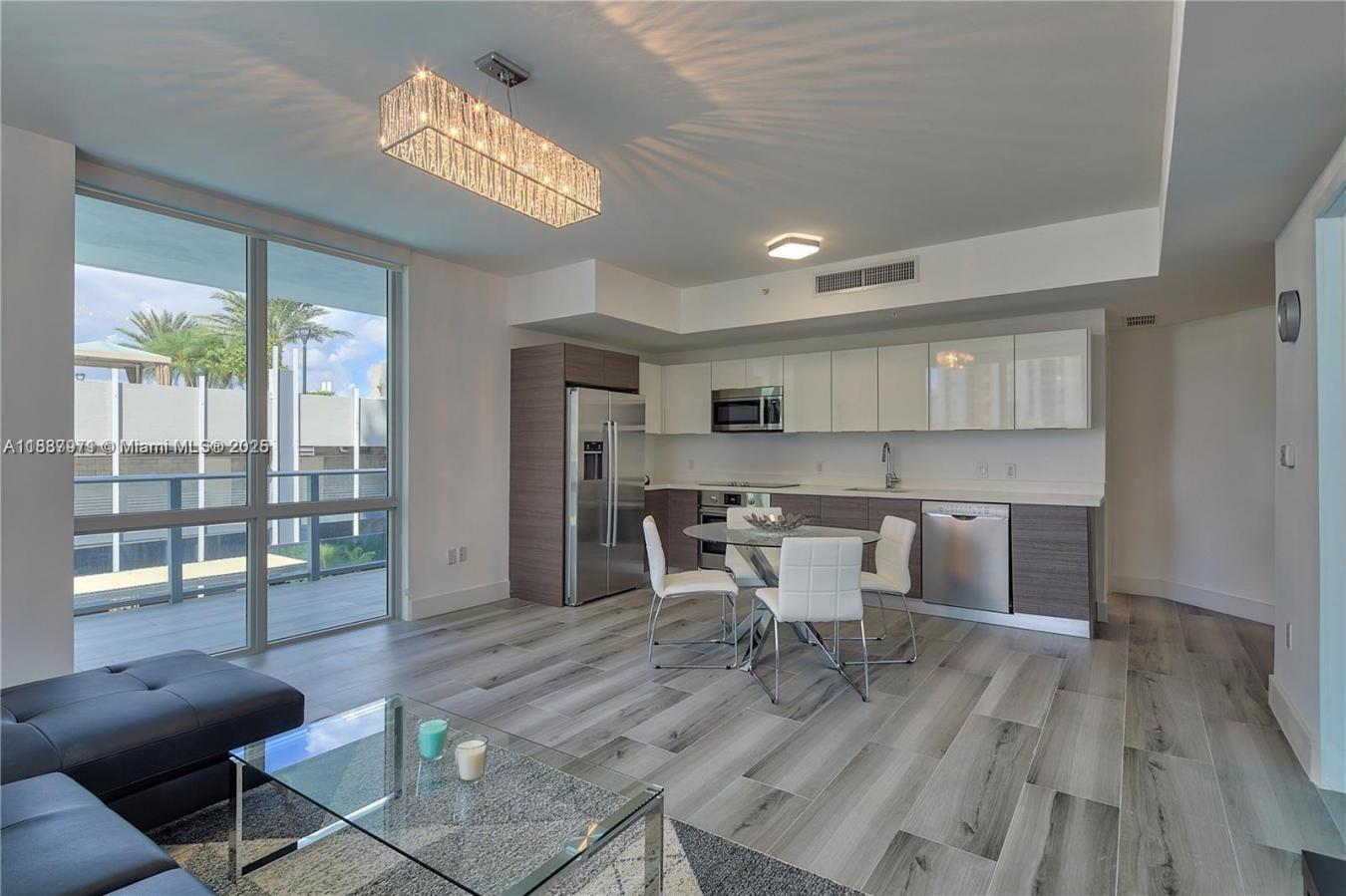 Be the lucky one to live in this beautiful CORNER UNIT with 2/2 and 1/ – image 6