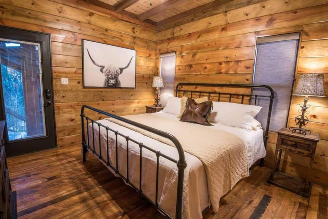 Broken Bow, McCurtain, 74728, United States, 6 Bedrooms Bedrooms, ,4 BathroomsBathrooms,Residential,For Sale,1953546