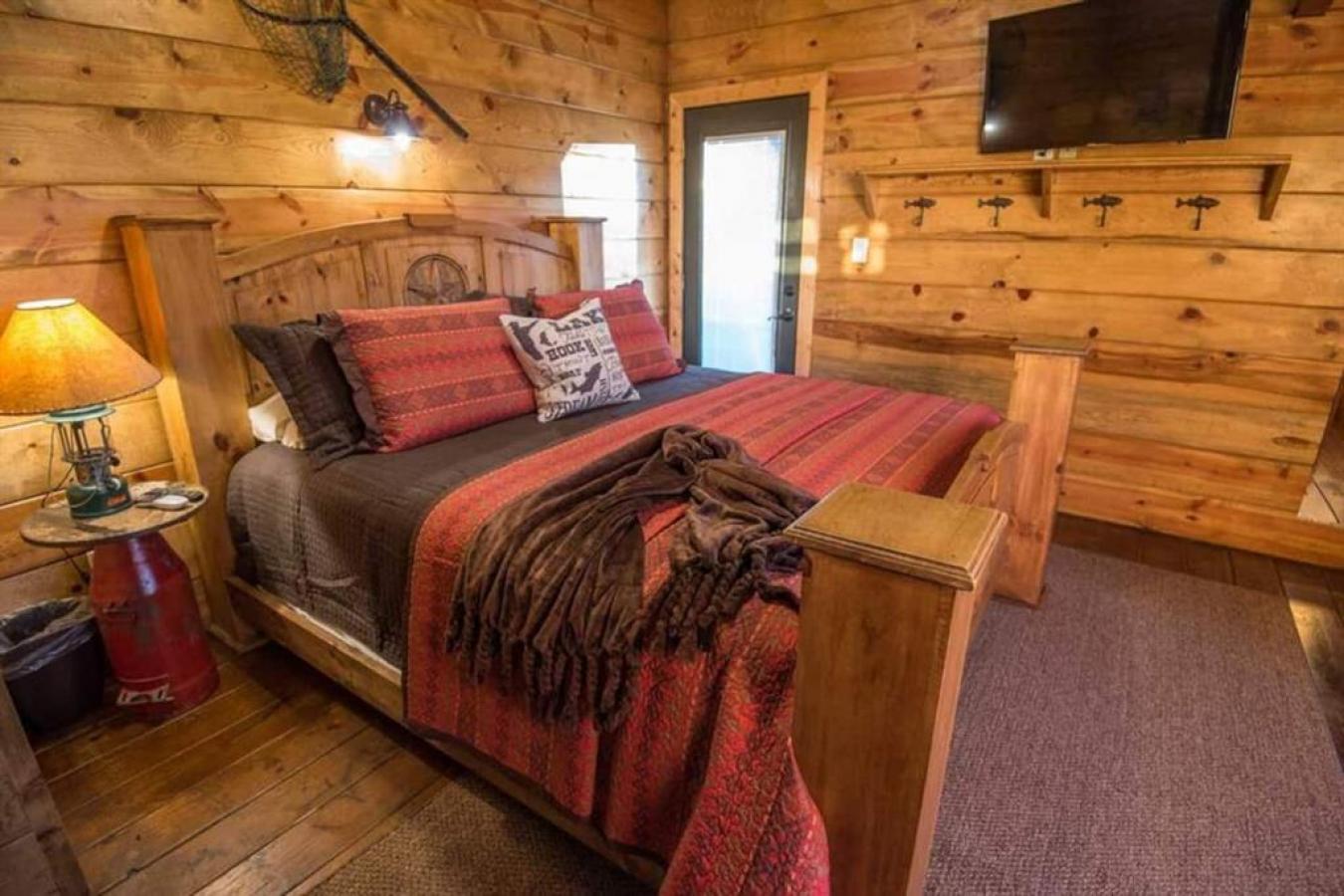 Broken Bow, McCurtain, 74728, United States, 6 Bedrooms Bedrooms, ,4 BathroomsBathrooms,Residential,For Sale,1953546