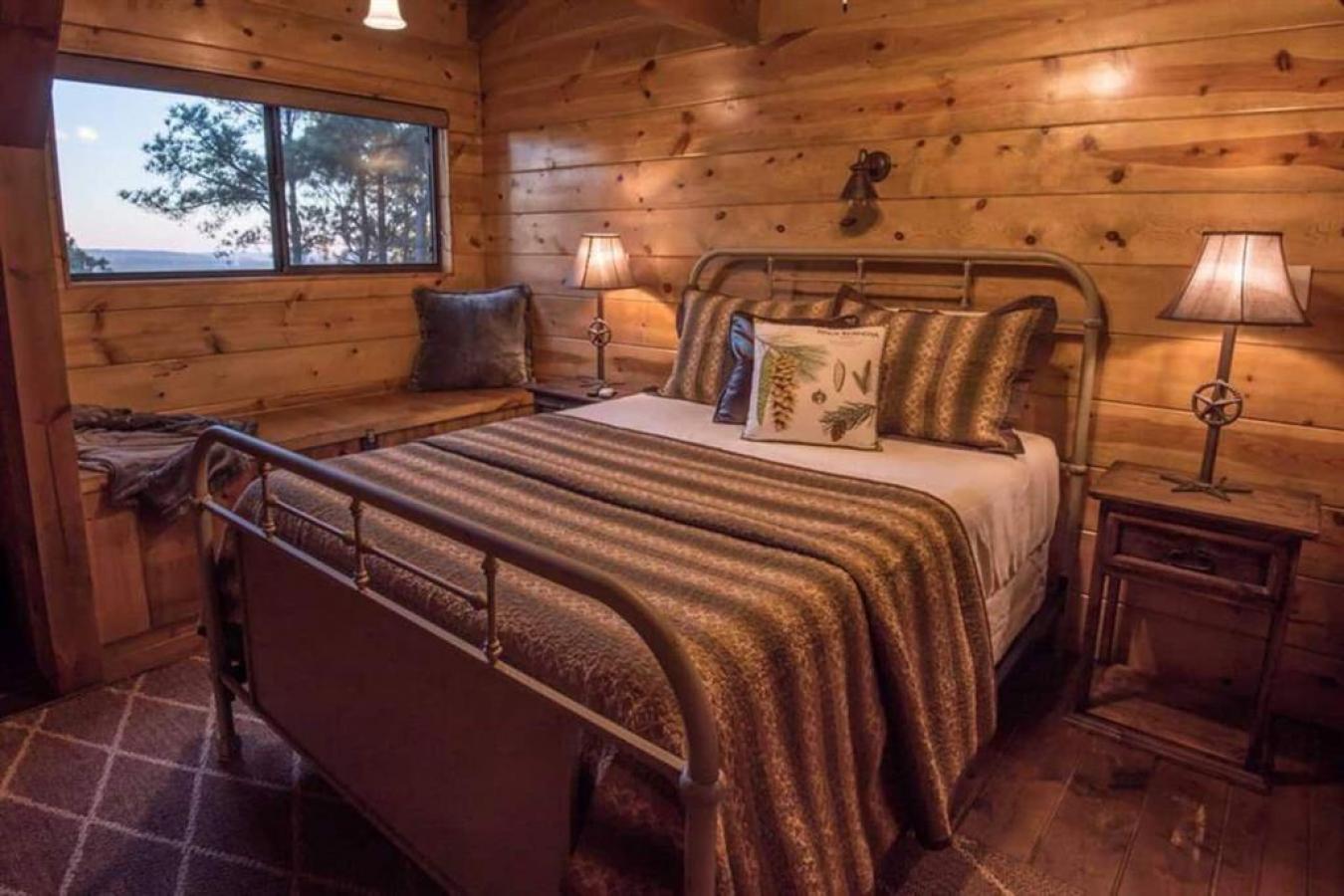 Broken Bow, McCurtain, 74728, United States, 6 Bedrooms Bedrooms, ,4 BathroomsBathrooms,Residential,For Sale,1953546