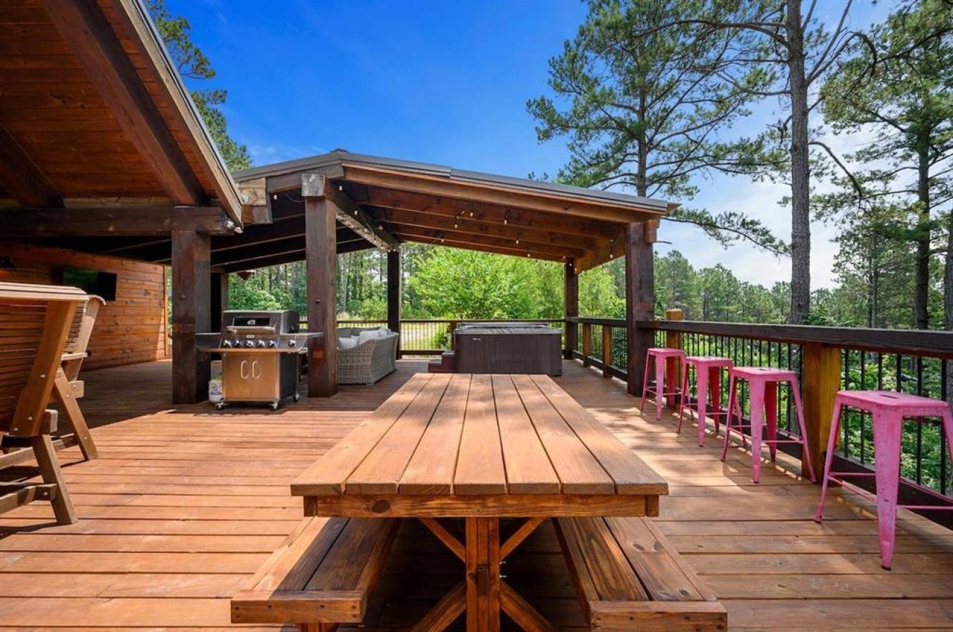 Broken Bow, McCurtain, 74728, United States, 6 Bedrooms Bedrooms, ,4 BathroomsBathrooms,Residential,For Sale,1953546