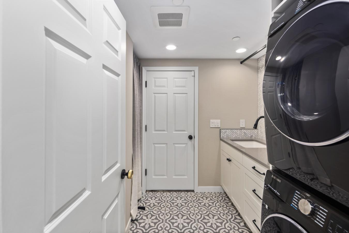 Kirkland, King County, 98034, United States, 4 Bedrooms Bedrooms, ,2 BathroomsBathrooms,Residential,For Sale,1953543