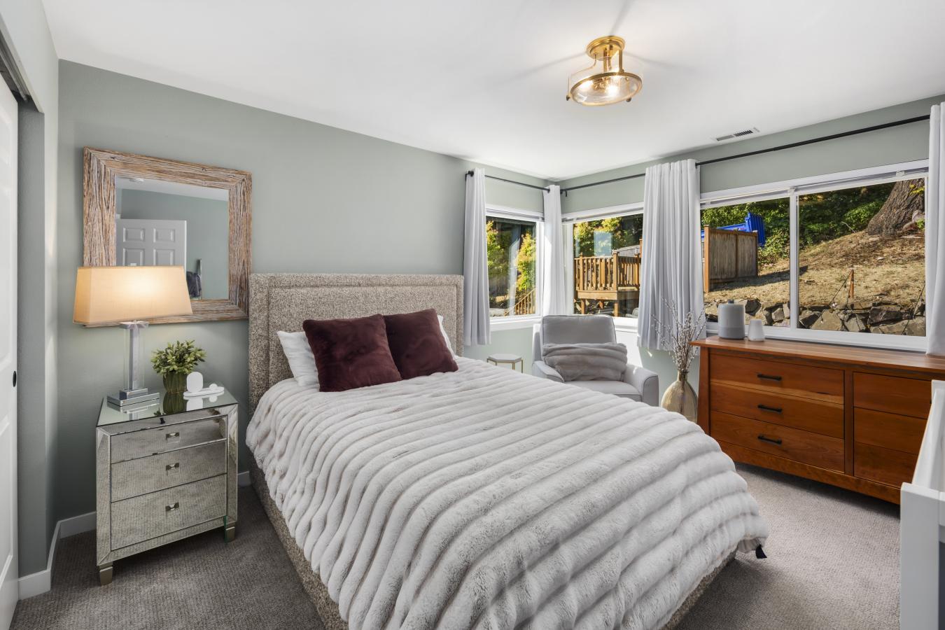 Kirkland, King County, 98034, United States, 4 Bedrooms Bedrooms, ,2 BathroomsBathrooms,Residential,For Sale,1953543