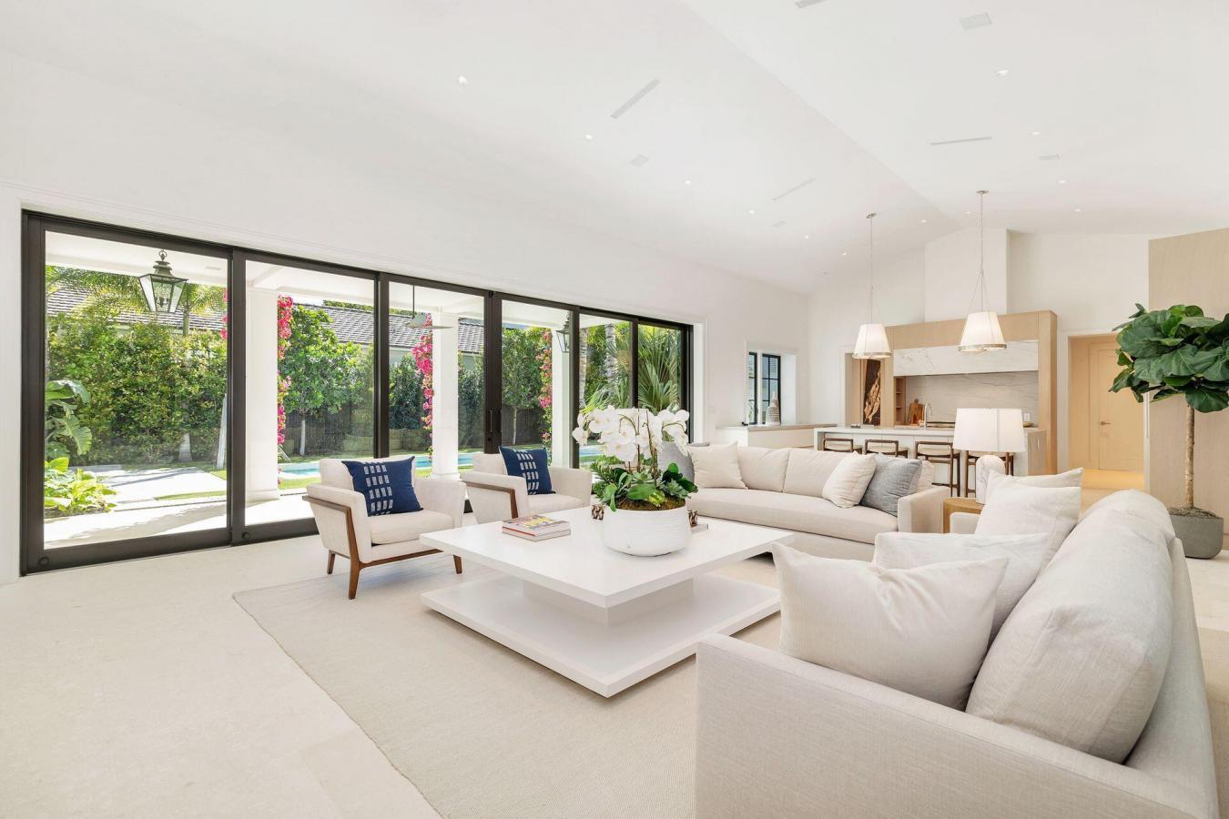 West Palm Beach, Florida, 33405, United States, 6 Bedrooms Bedrooms, ,7 BathroomsBathrooms,Residential,For Sale,1953538