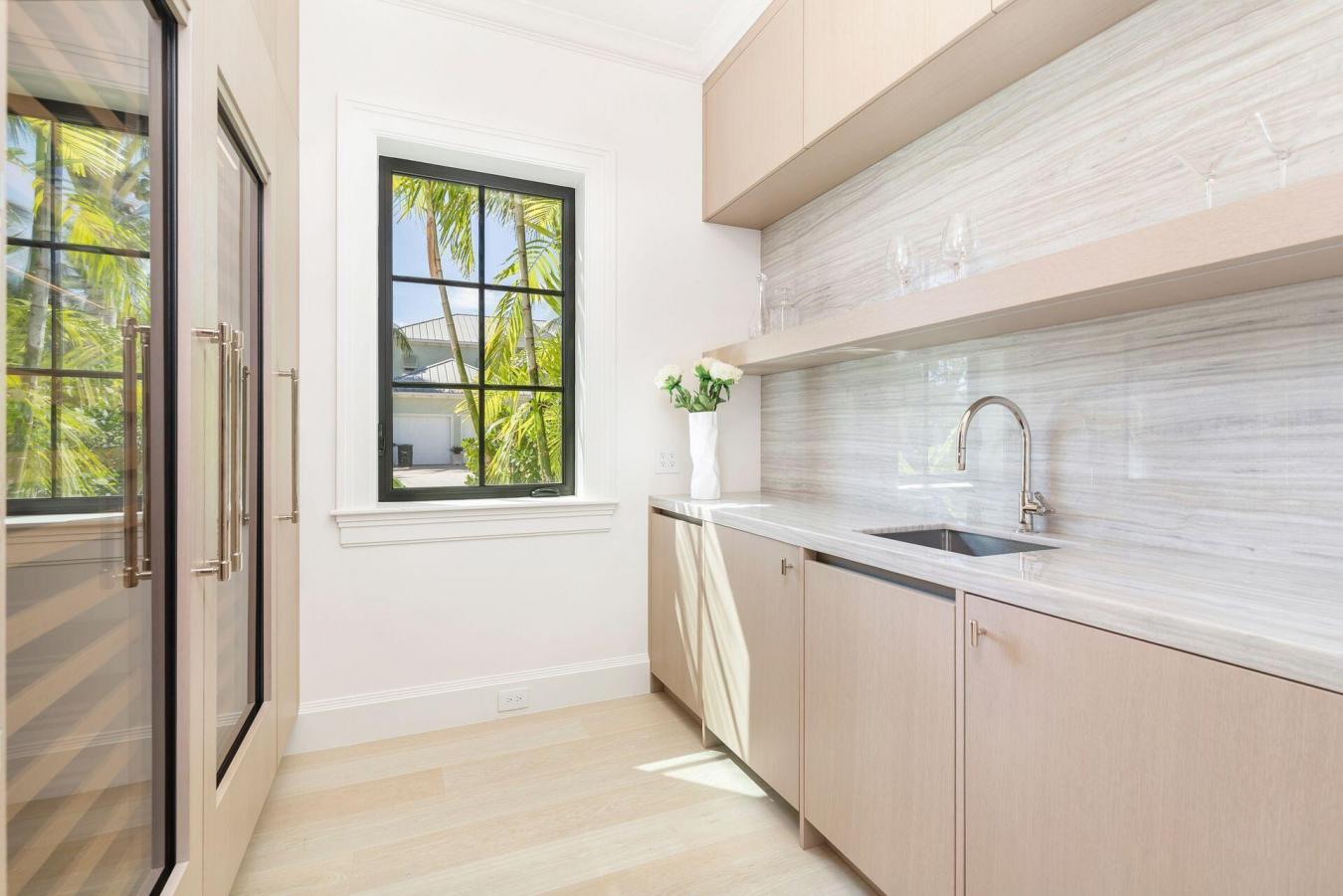 West Palm Beach, Florida, 33405, United States, 6 Bedrooms Bedrooms, ,7 BathroomsBathrooms,Residential,For Sale,1953538